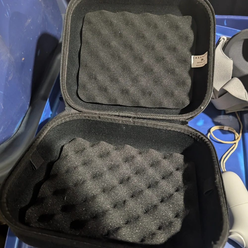 Oculus Go VR headset + case 32gb